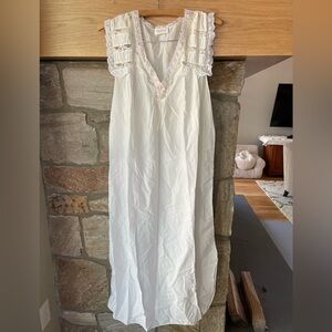 1970’s Barbizon pale pink appliqué and bow floral white lace nightgown with tie
